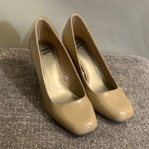Worthington Tan Glossy Heels